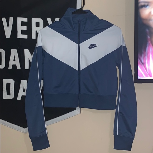 nike heritage cropped track jacket